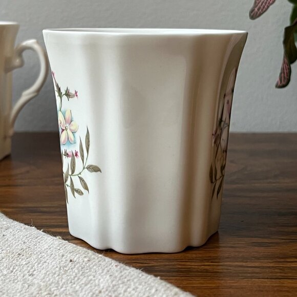 Royal Grafton Fine Bone China 2 Mugs Small Pink Flowers 7 oz England - Picture 5 of 11